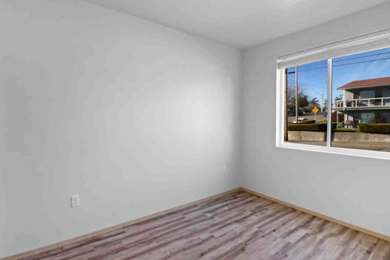 435 Se Barrington Dr #206 - Photo 4 of 9