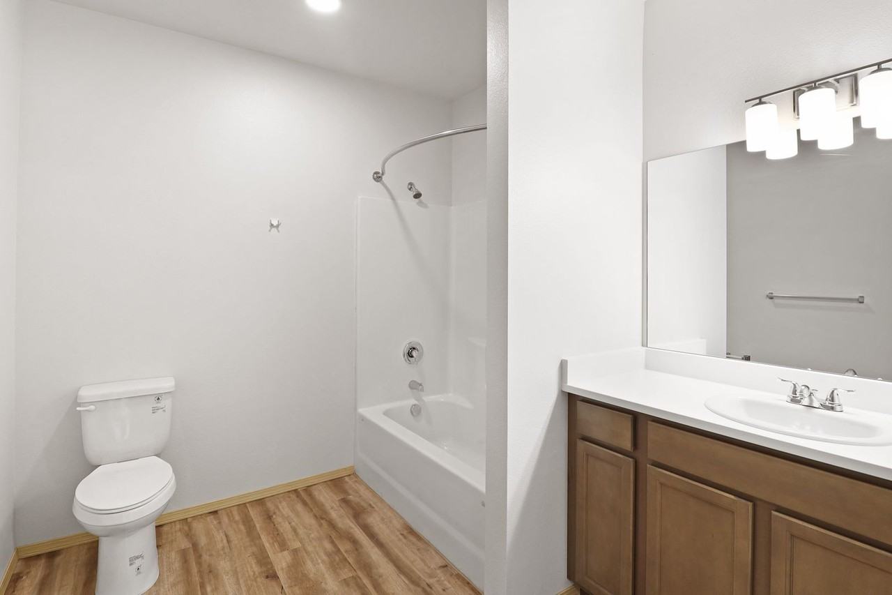 435 Se Barrington Dr #206 - Photo 5 of 9
