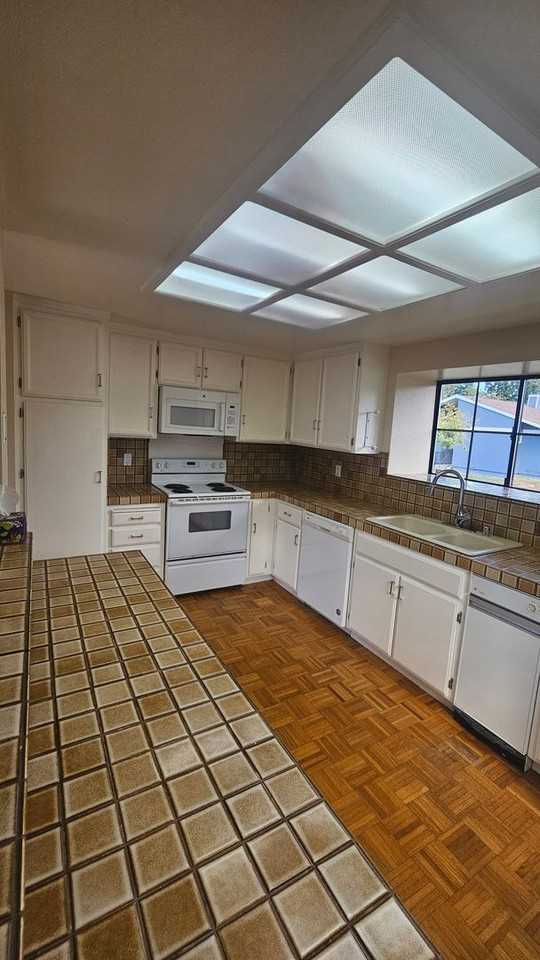 716 Ynez Cir - Photo 4 of 20