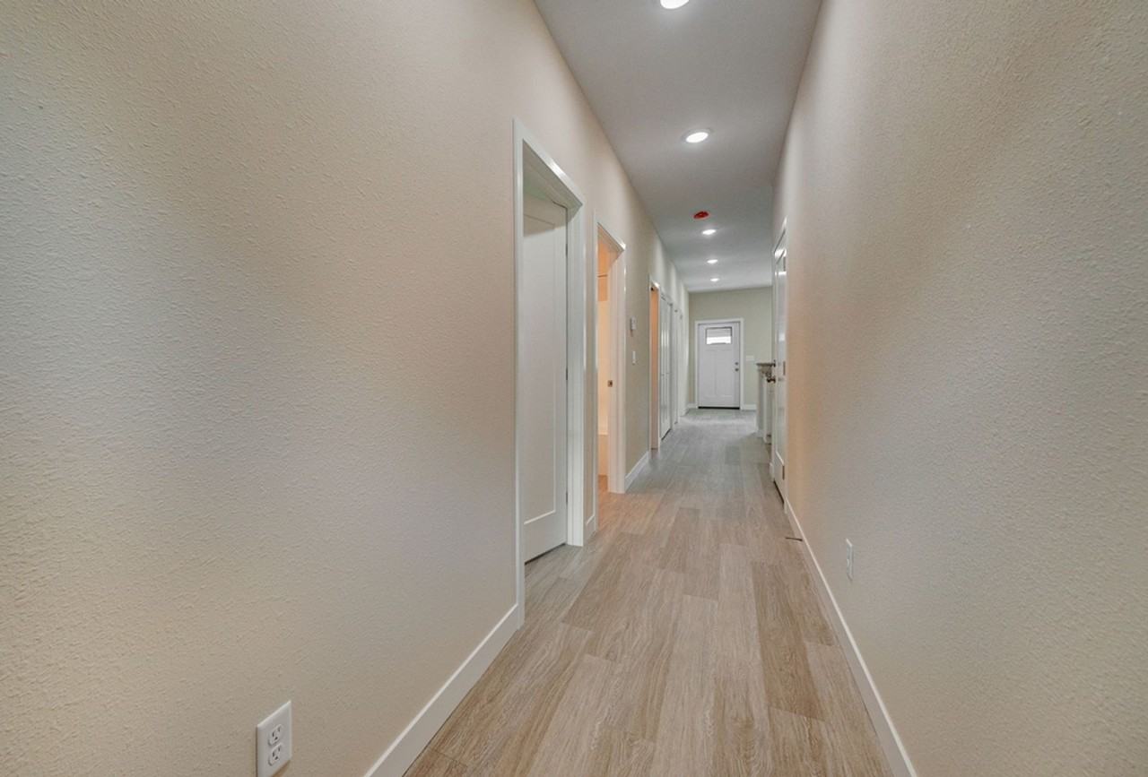 111 E Ensey St - Photo 6 of 15