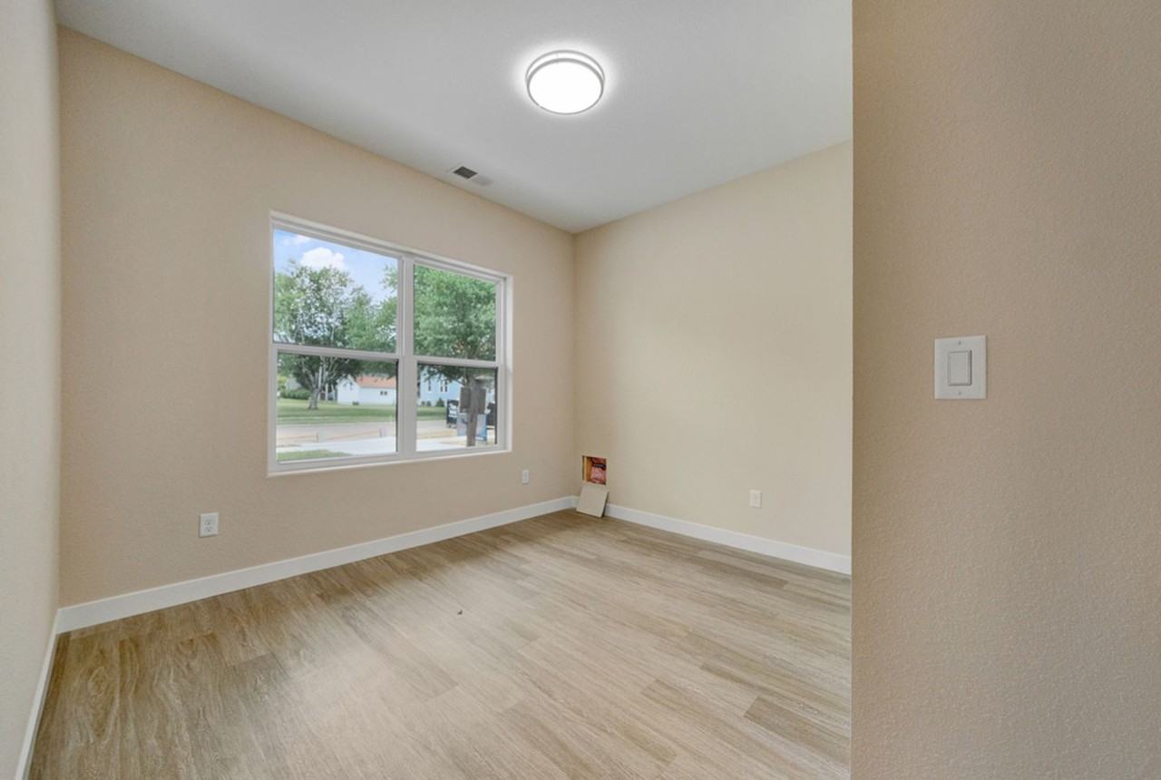 111 E Ensey St - Photo 7 of 15