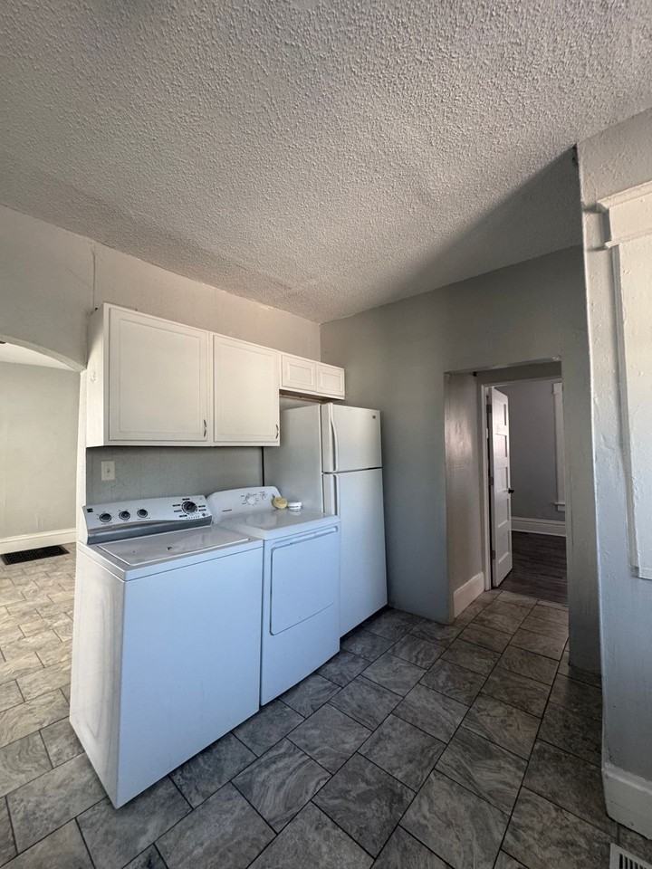 1118 26th Street - Photo 3 of 6