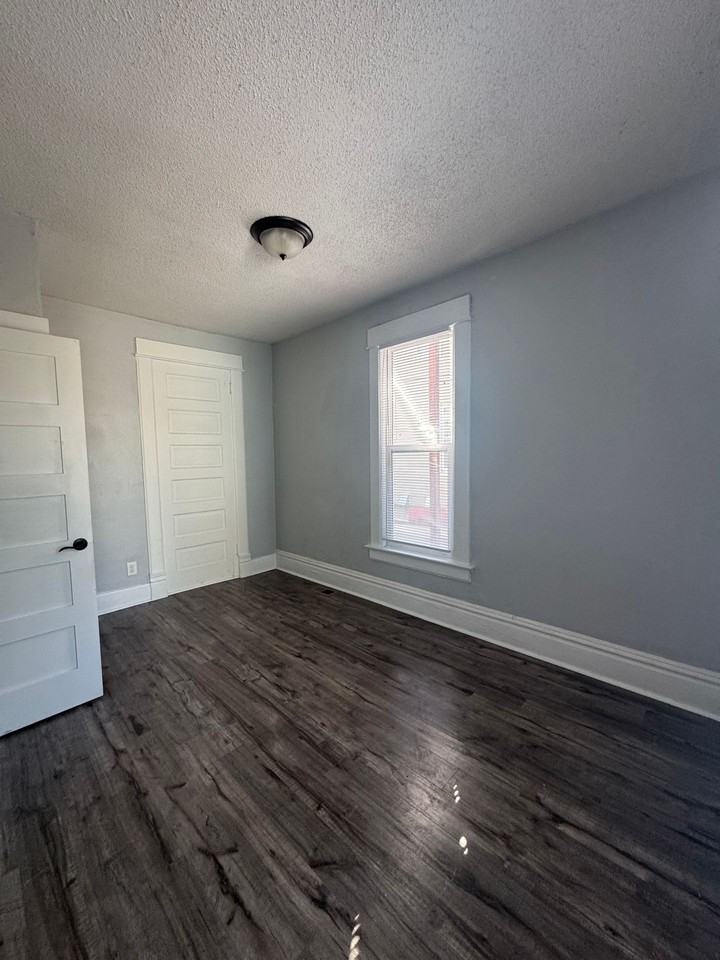 1118 26th Street - Photo 4 of 6