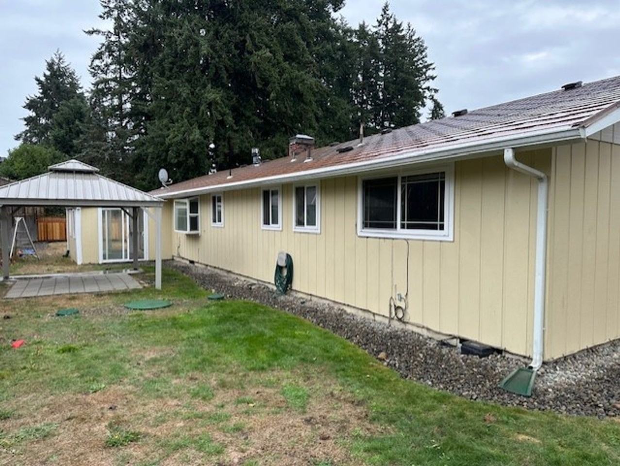 332 Thunderbird Ct Se - Photo 4 of 9