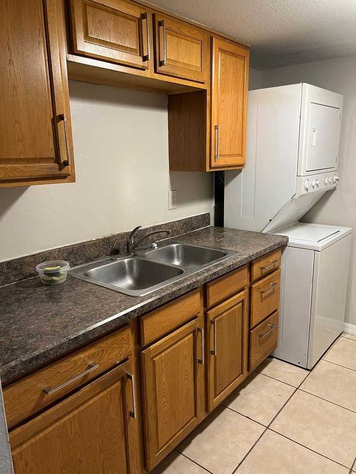 865 Sky Lake Cir - Photo 4 of 4