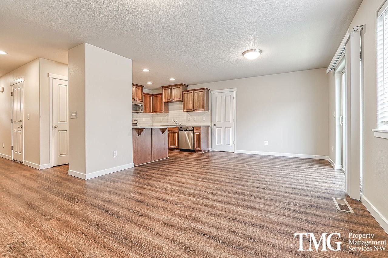 7115 Ne 62nd St - Photo 2 of 28