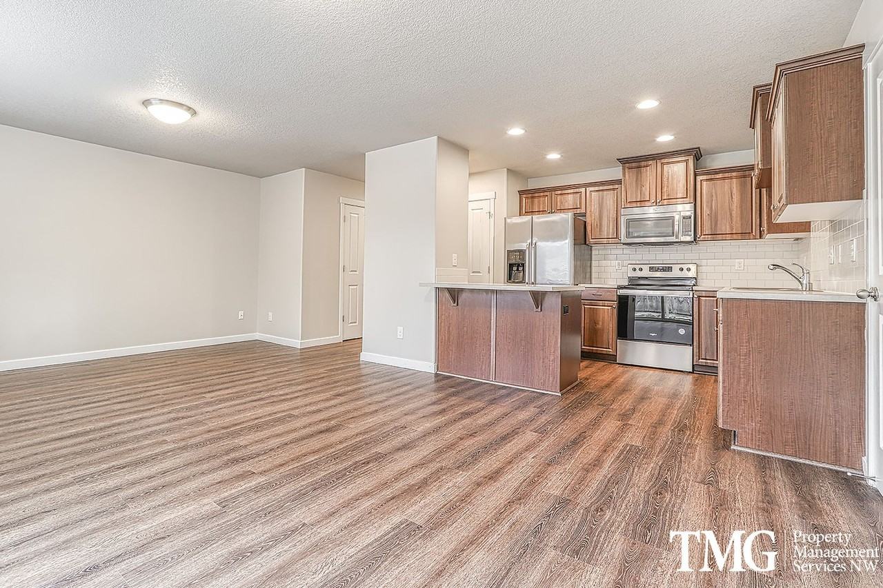 7115 Ne 62nd St - Photo 3 of 28