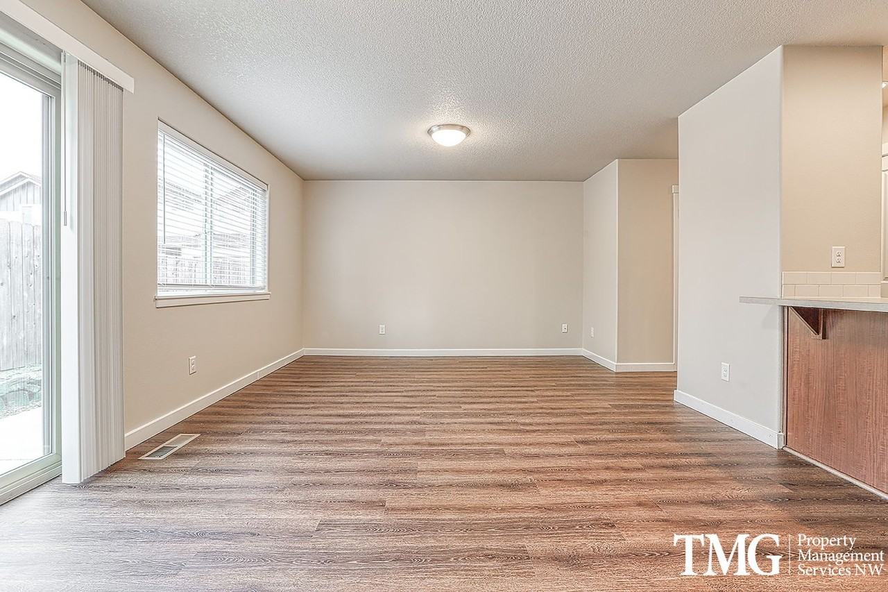 7115 Ne 62nd St - Photo 4 of 28