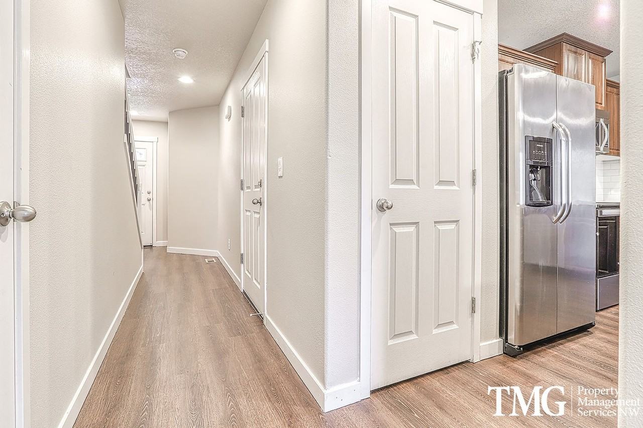 7115 Ne 62nd St - Photo 6 of 28