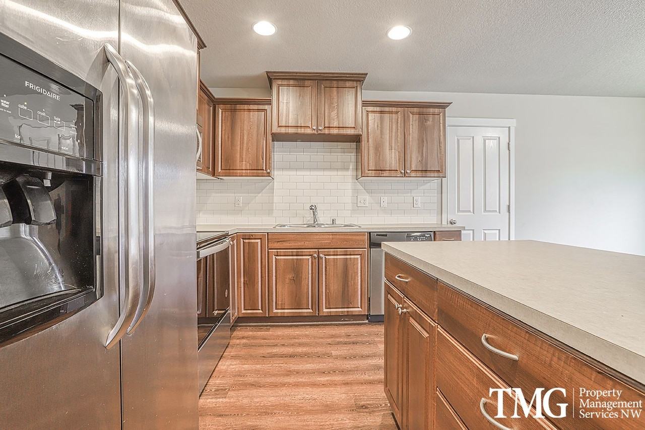 7115 Ne 62nd St - Photo 7 of 28