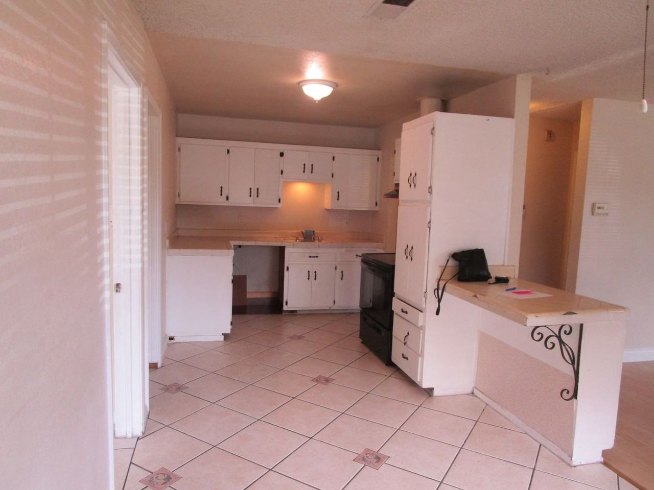 231 Stephen Street - Photo 7 of 14