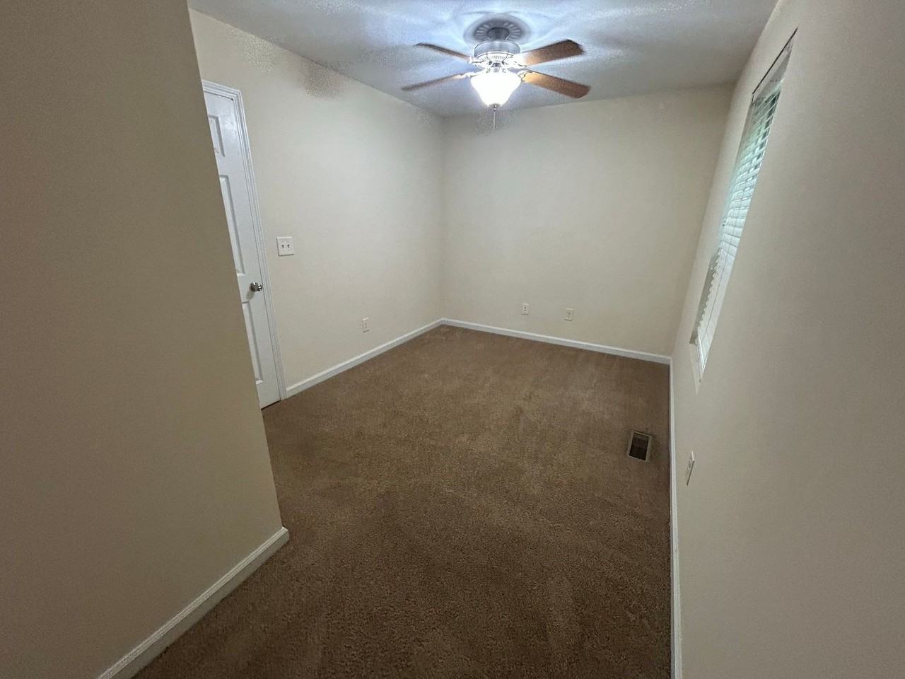 157 Strickland Ave - Photo 7 of 24