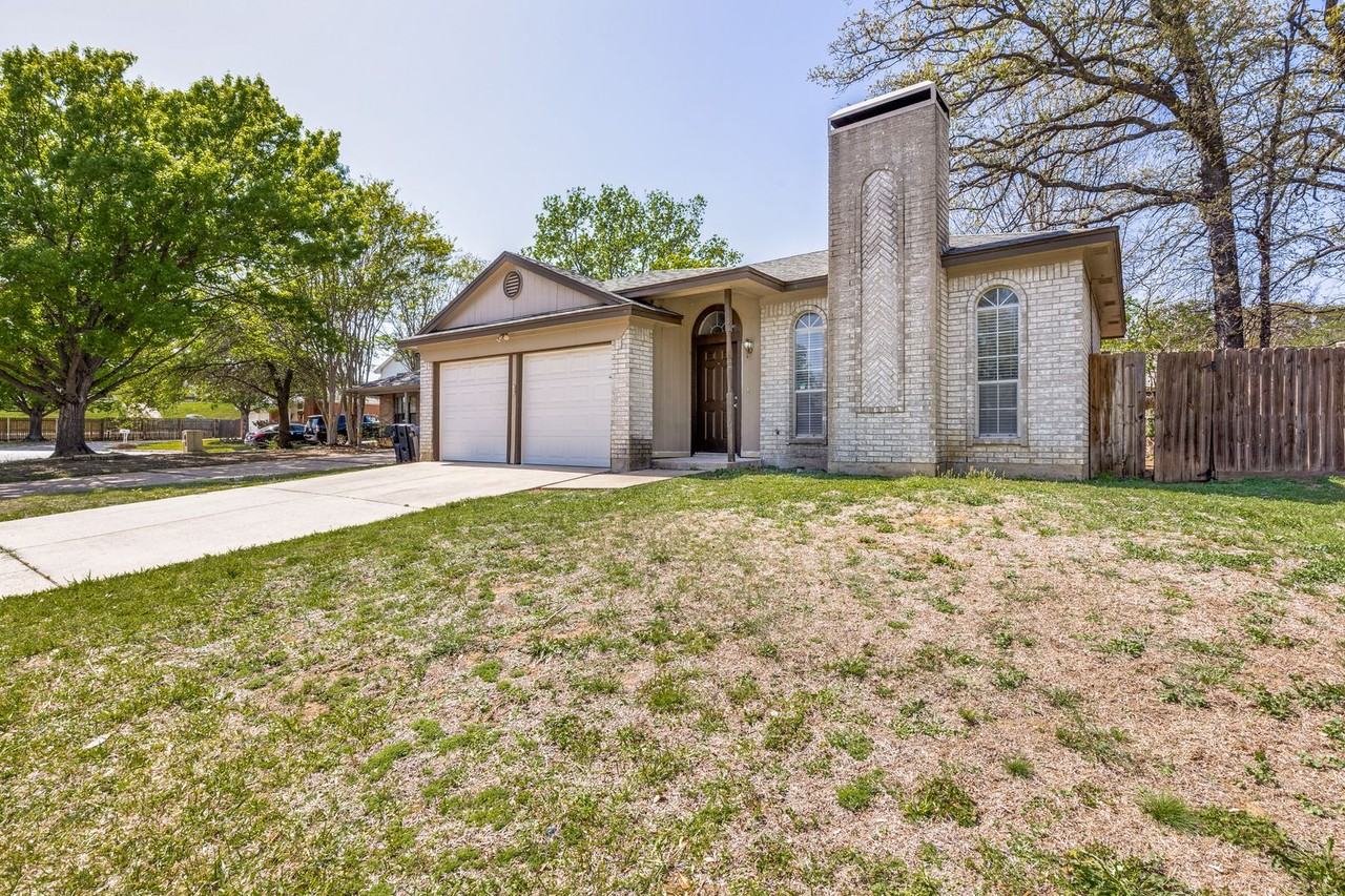 5008 Santa Fe Court - Photo 2 of 24