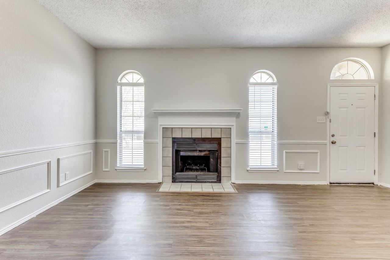 5008 Santa Fe Court - Photo 3 of 24