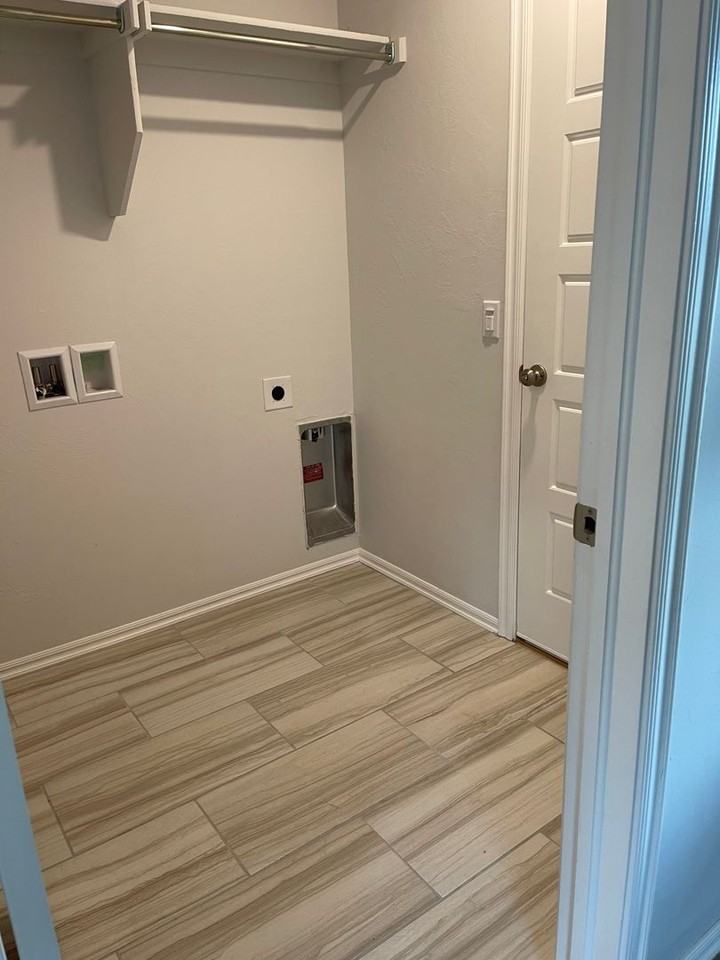 2528 Nw 199th St - Photo 5 of 27