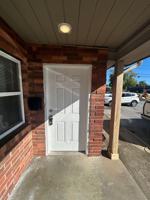 featured image of 702 W Oak St