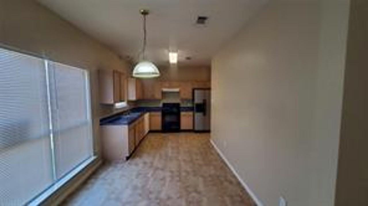 201 Poinsetta Lane - Photo 4 of 15
