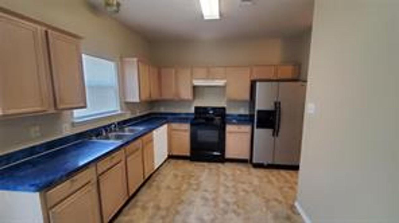 201 Poinsetta Lane - Photo 6 of 15