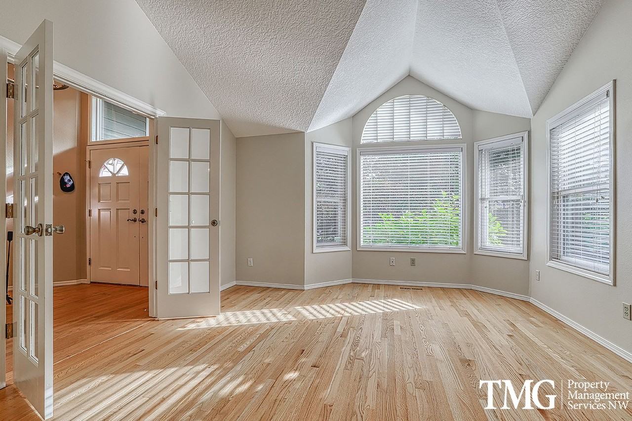 11004 Ne Sherwood Dr - Photo 2 of 40