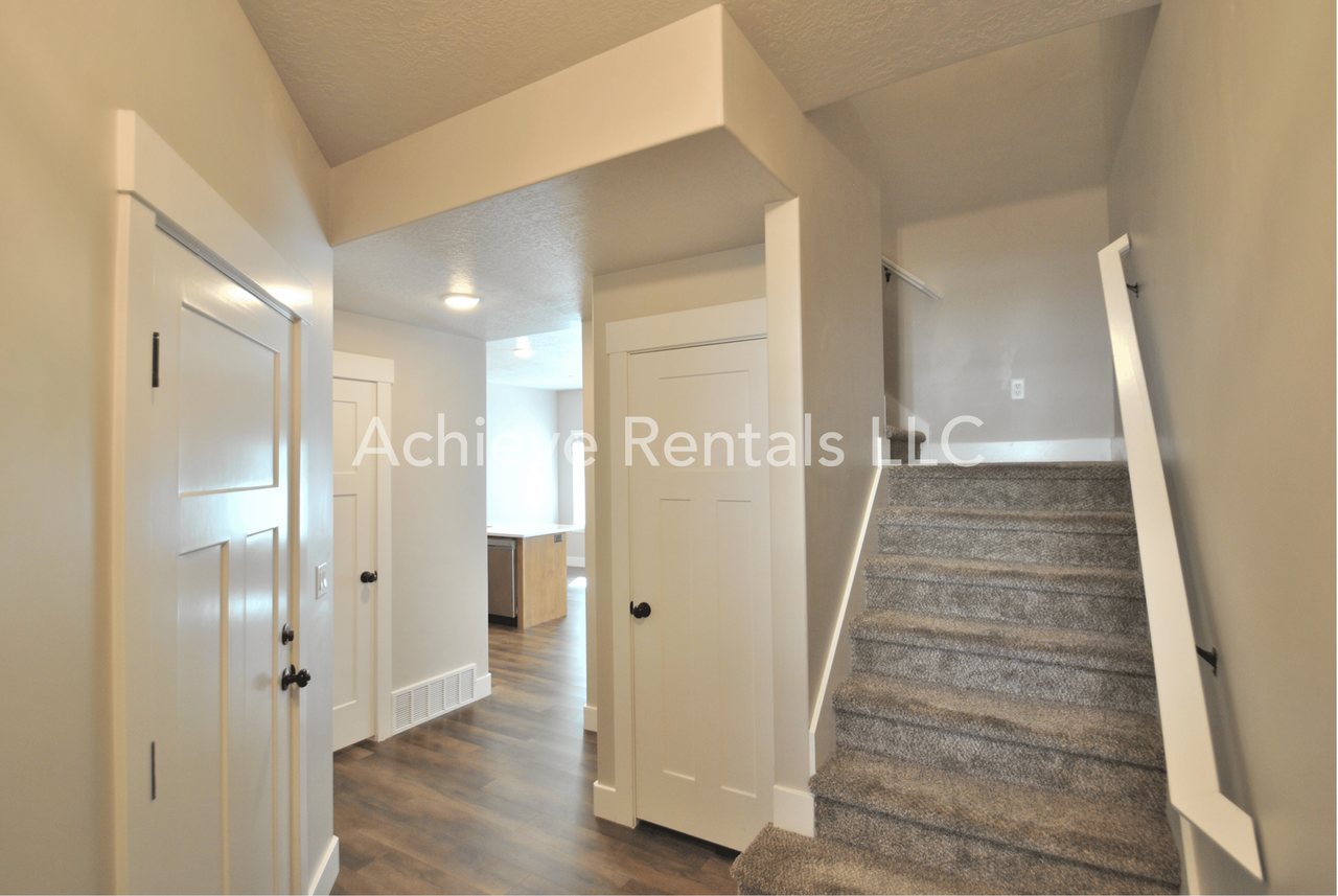 905 E Robert Ave - Photo 3 of 21