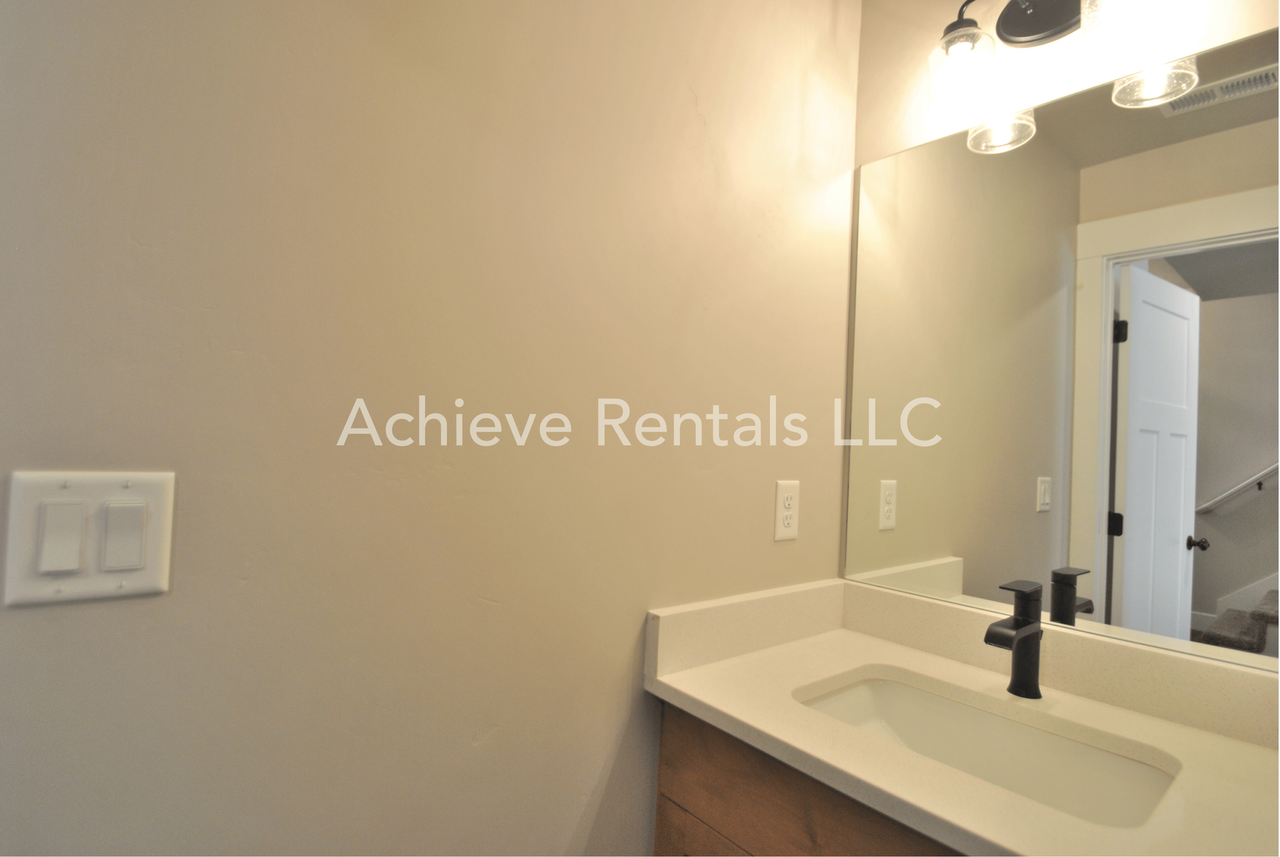 905 E Robert Ave - Photo 4 of 21