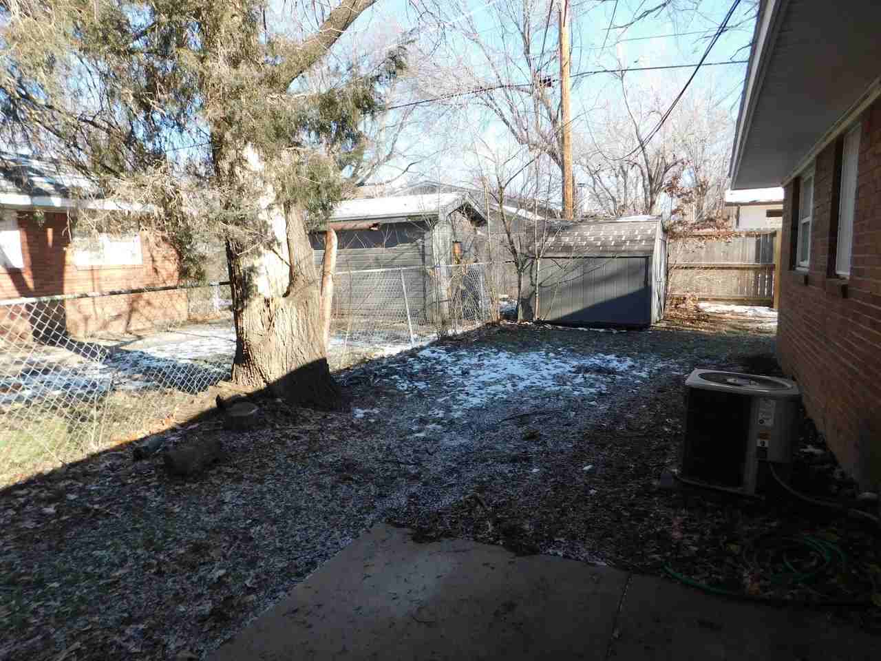 1670 Lawndale Ave - Photo 3 of 16