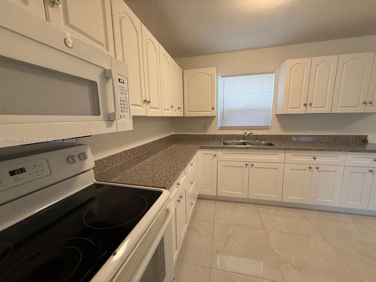 3440 Nw 4th St - Photo 4 of 23