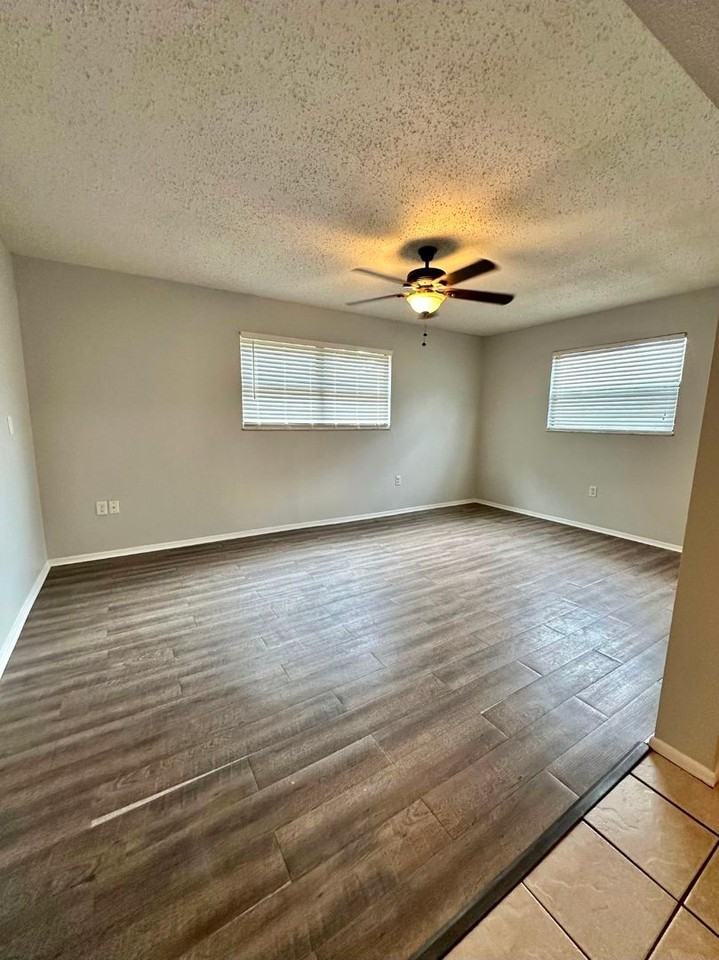 11143 Holbrook St - Photo 6 of 13