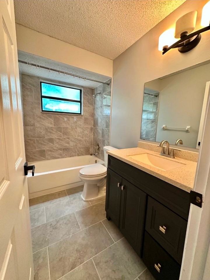 11143 Holbrook St - Photo 7 of 13