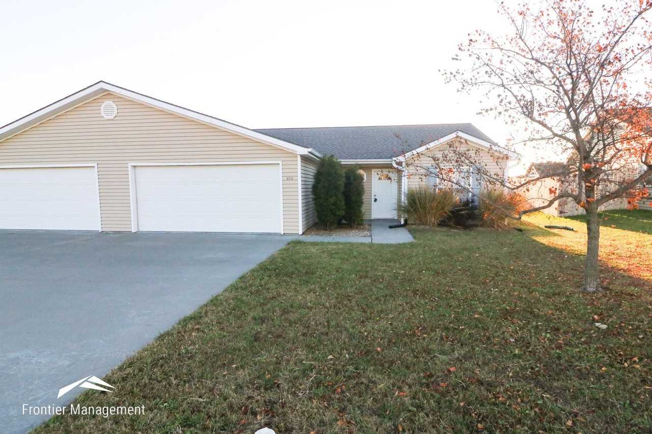 524 Stone Pointe Dr - Photo 2 of 12