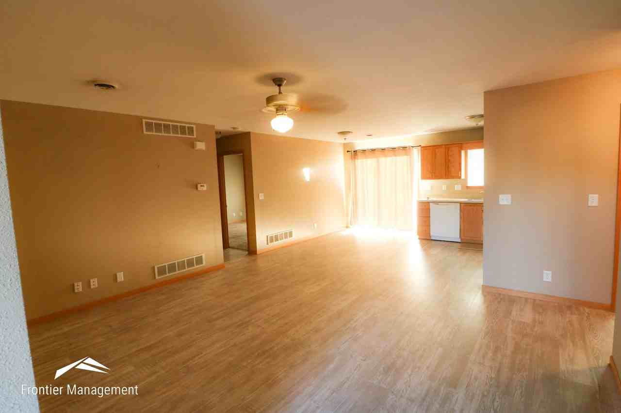 524 Stone Pointe Dr - Photo 3 of 12