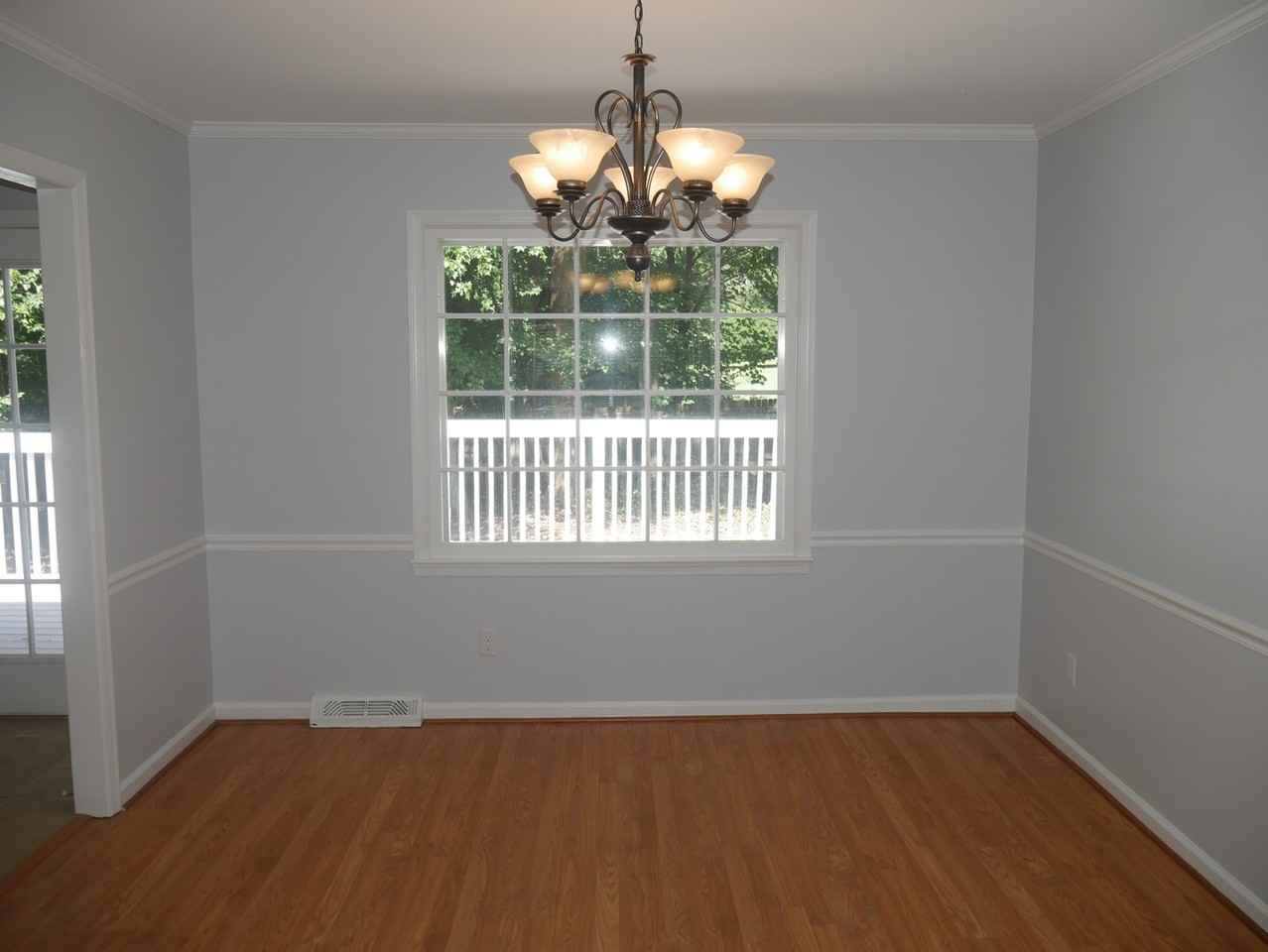 124 Woodburn Pl - Photo 3 of 10