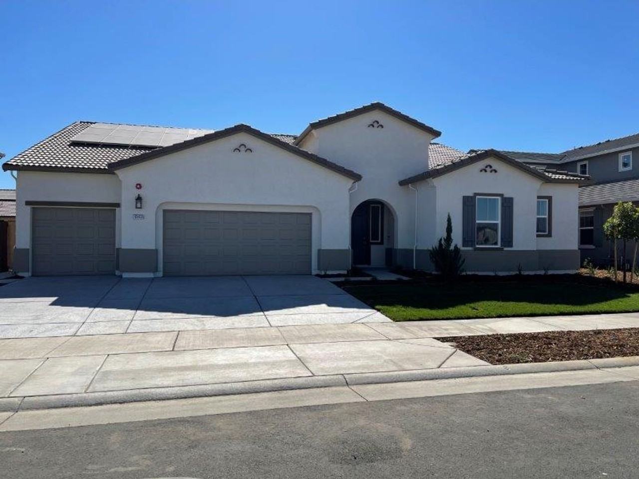 10463 Arnado St - Photo 2 of 44