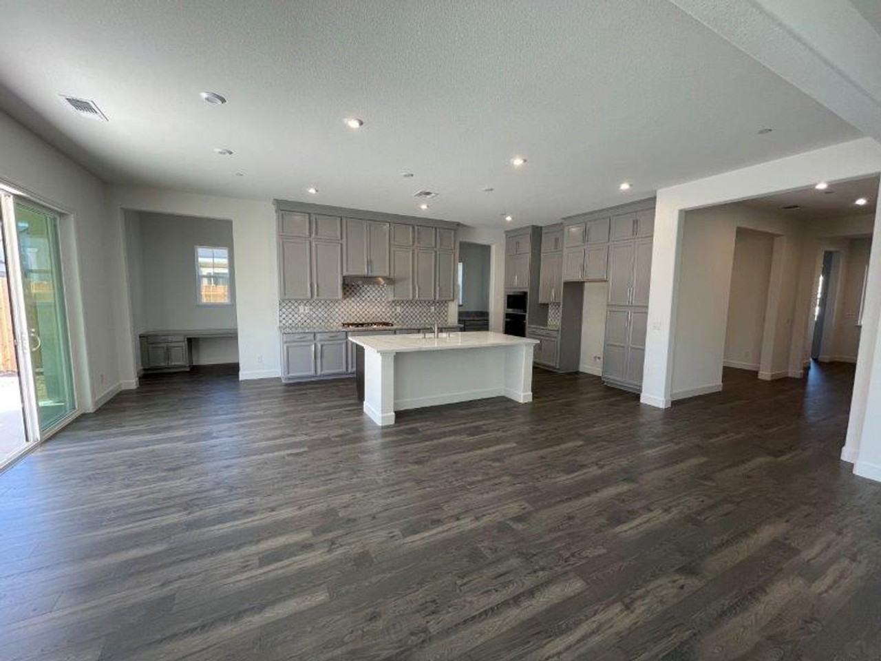 10463 Arnado St - Photo 3 of 44