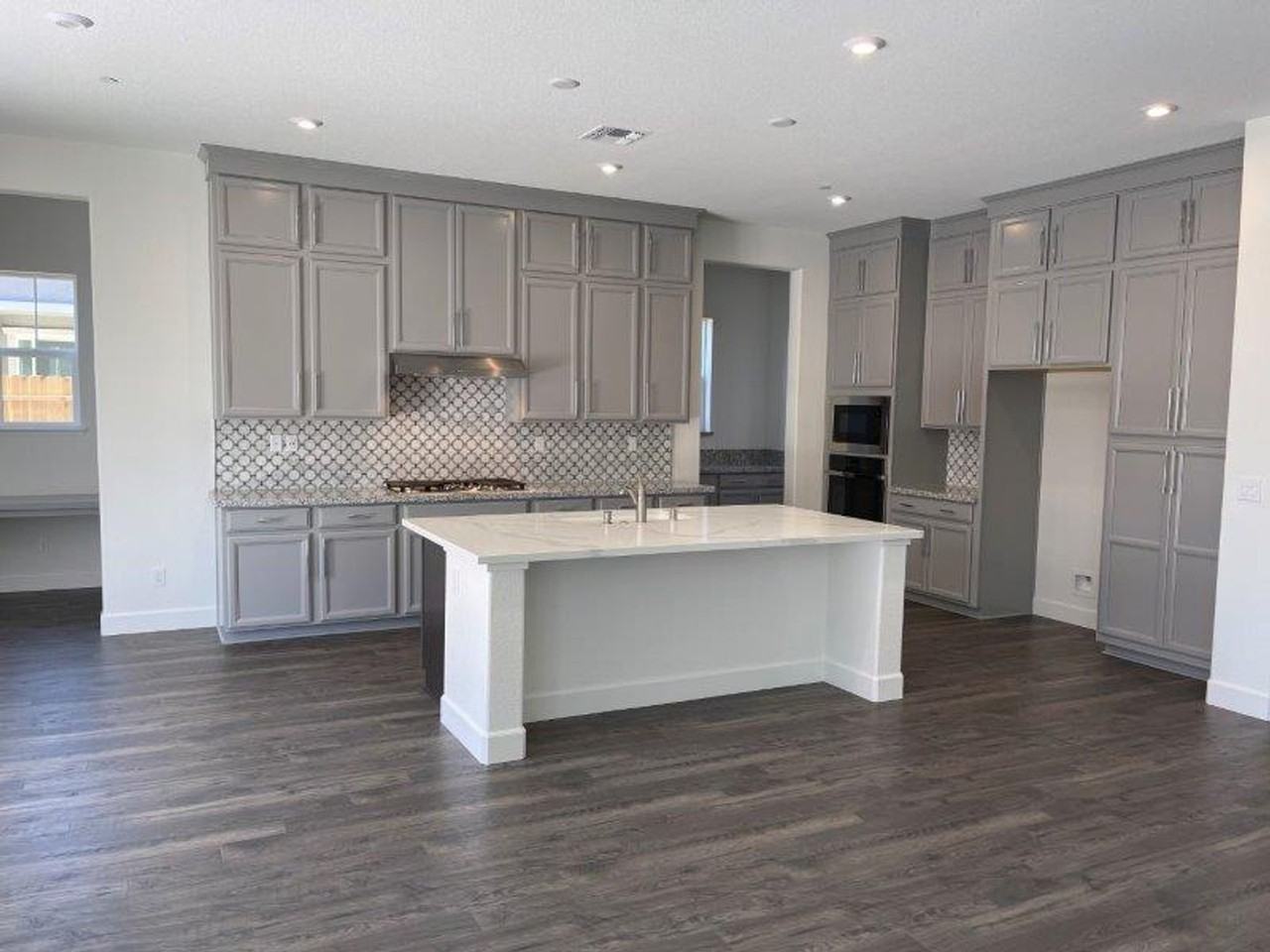 10463 Arnado St - Photo 4 of 44