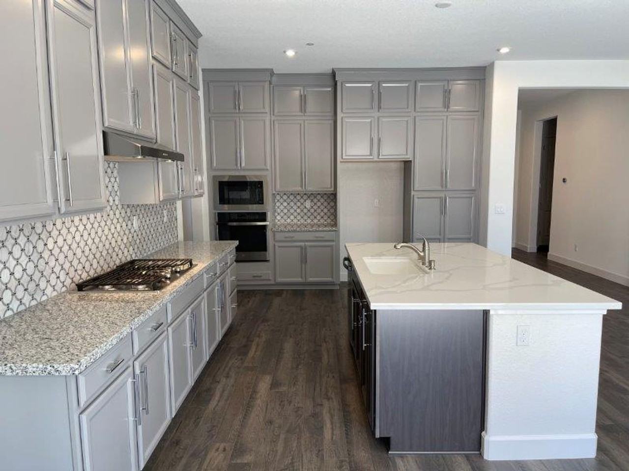 10463 Arnado St - Photo 5 of 44