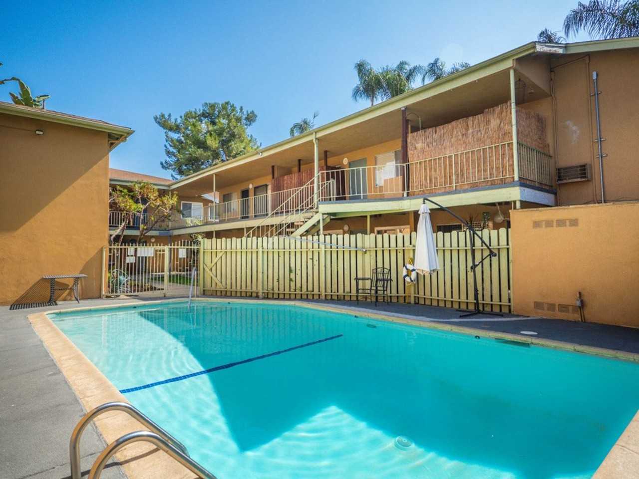 20353 Saticoy St - Photo 5 of 5