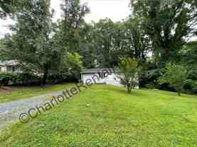 914 S Chestnut St - Photo 1 of 1