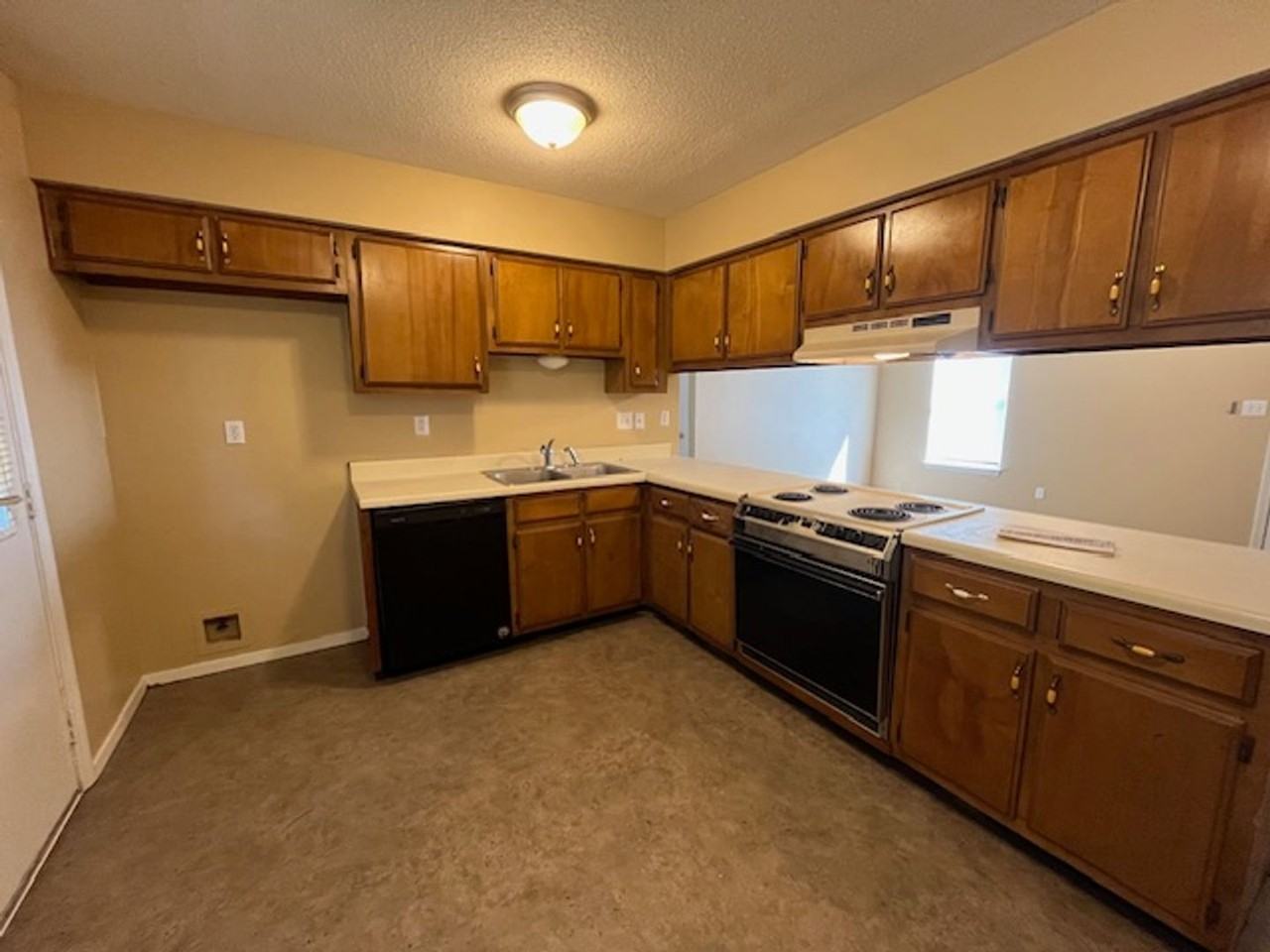 6515 Riverdale Rd - Photo 3 of 10