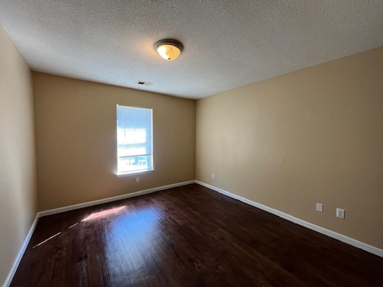 6515 Riverdale Rd - Photo 4 of 10