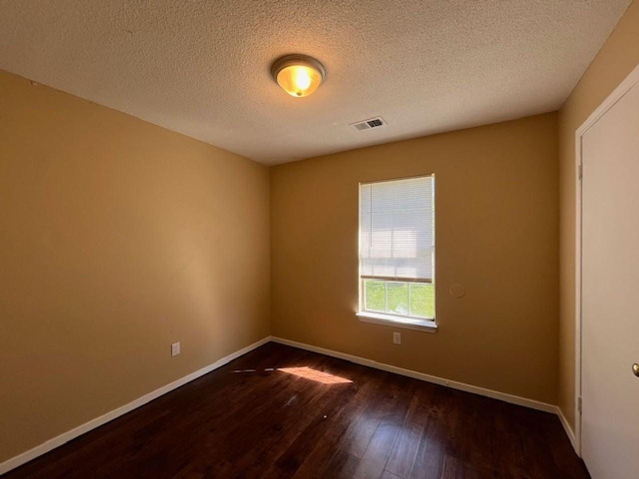 6515 Riverdale Rd - Photo 5 of 10