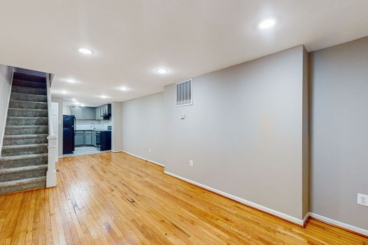 1142 Sargeant St - Photo 3 of 18