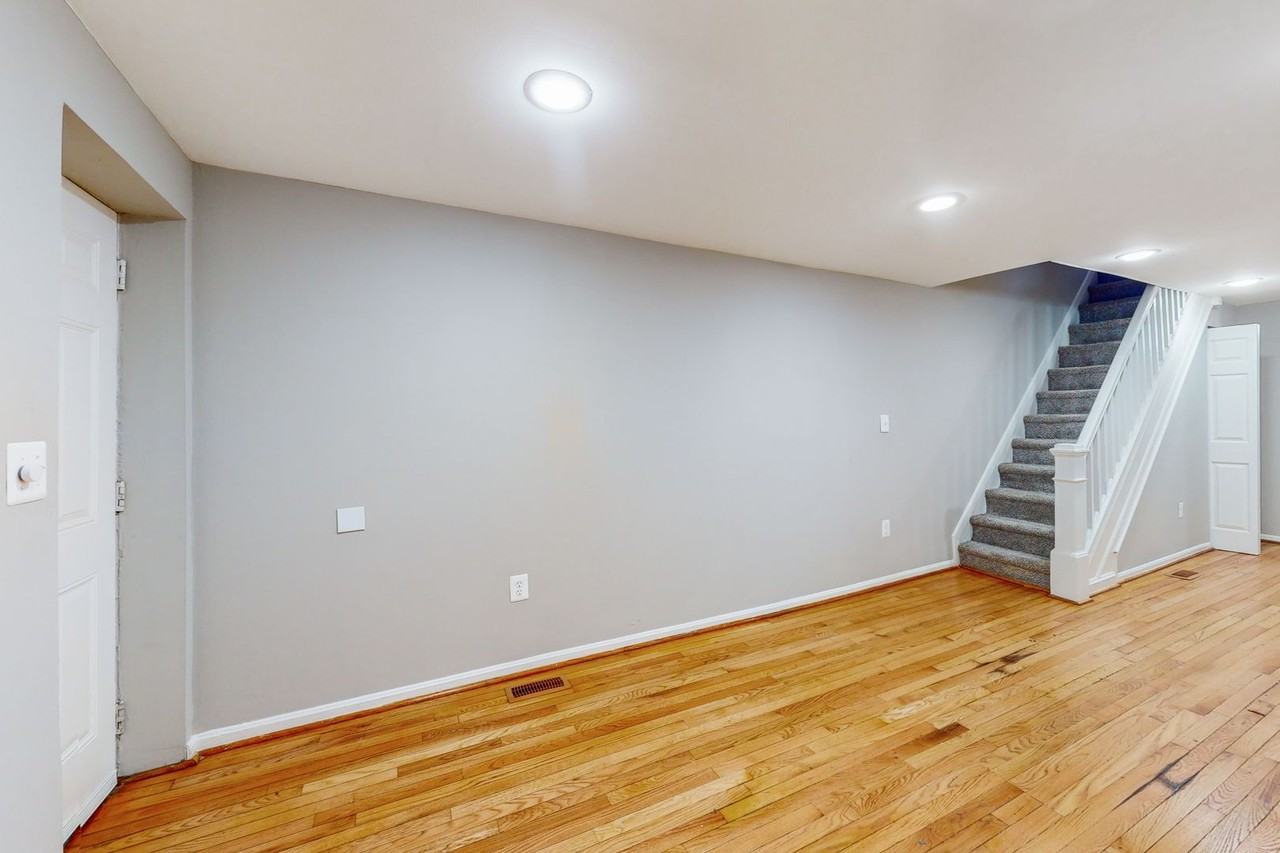 1142 Sargeant St - Photo 4 of 18