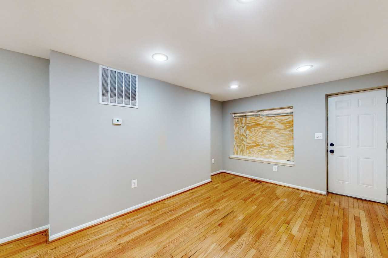 1142 Sargeant St - Photo 5 of 18