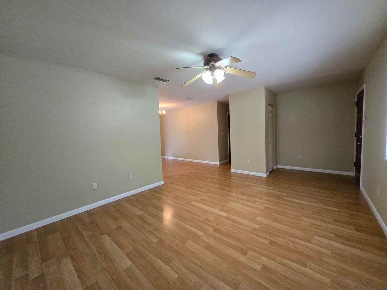 4402 Nw 30th Ter - Photo 3 of 35