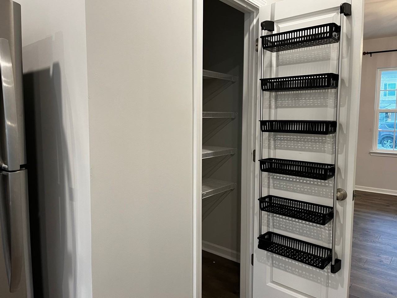 1010 Kellie Ct - Photo 6 of 28