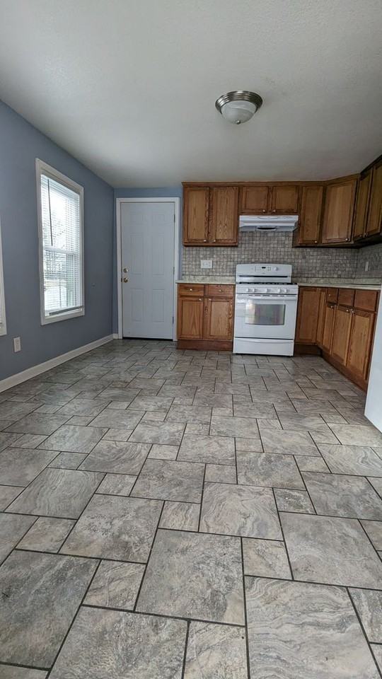 714 27th Street - Photo 3 of 23