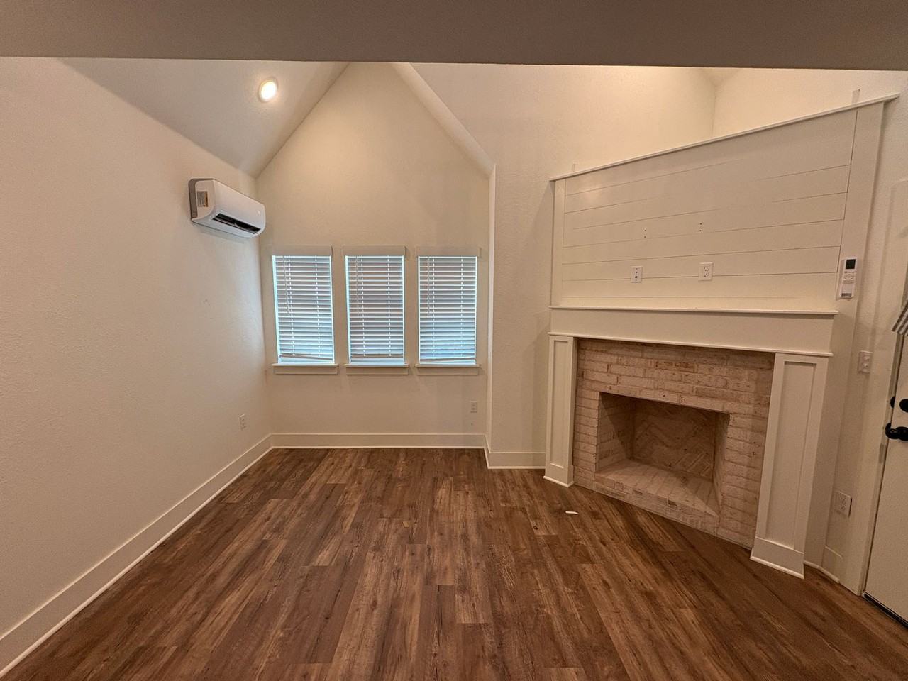 3846 W Somerville Ln - Photo 3 of 11