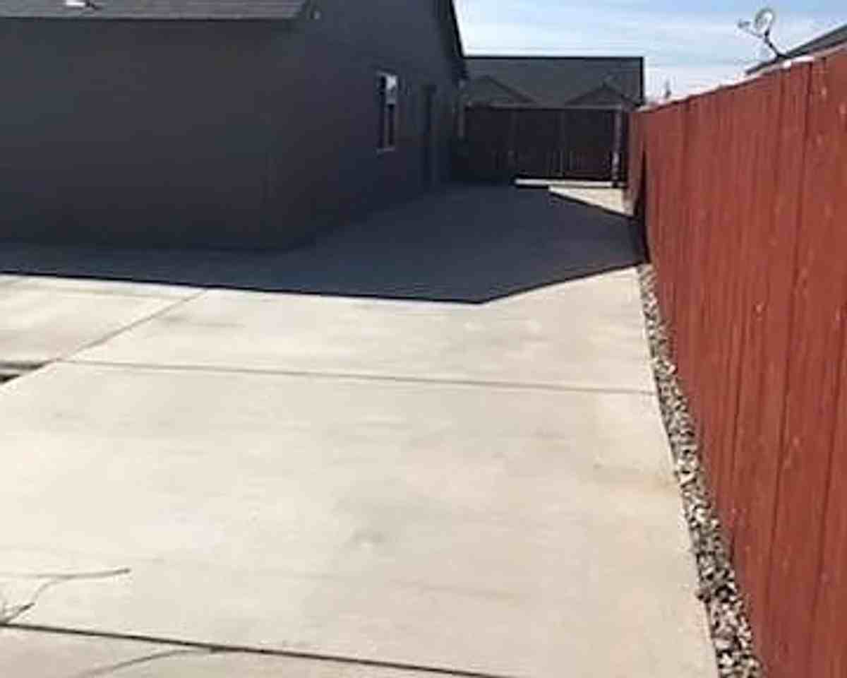 629 S Lakeland Dr - Photo 2 of 7