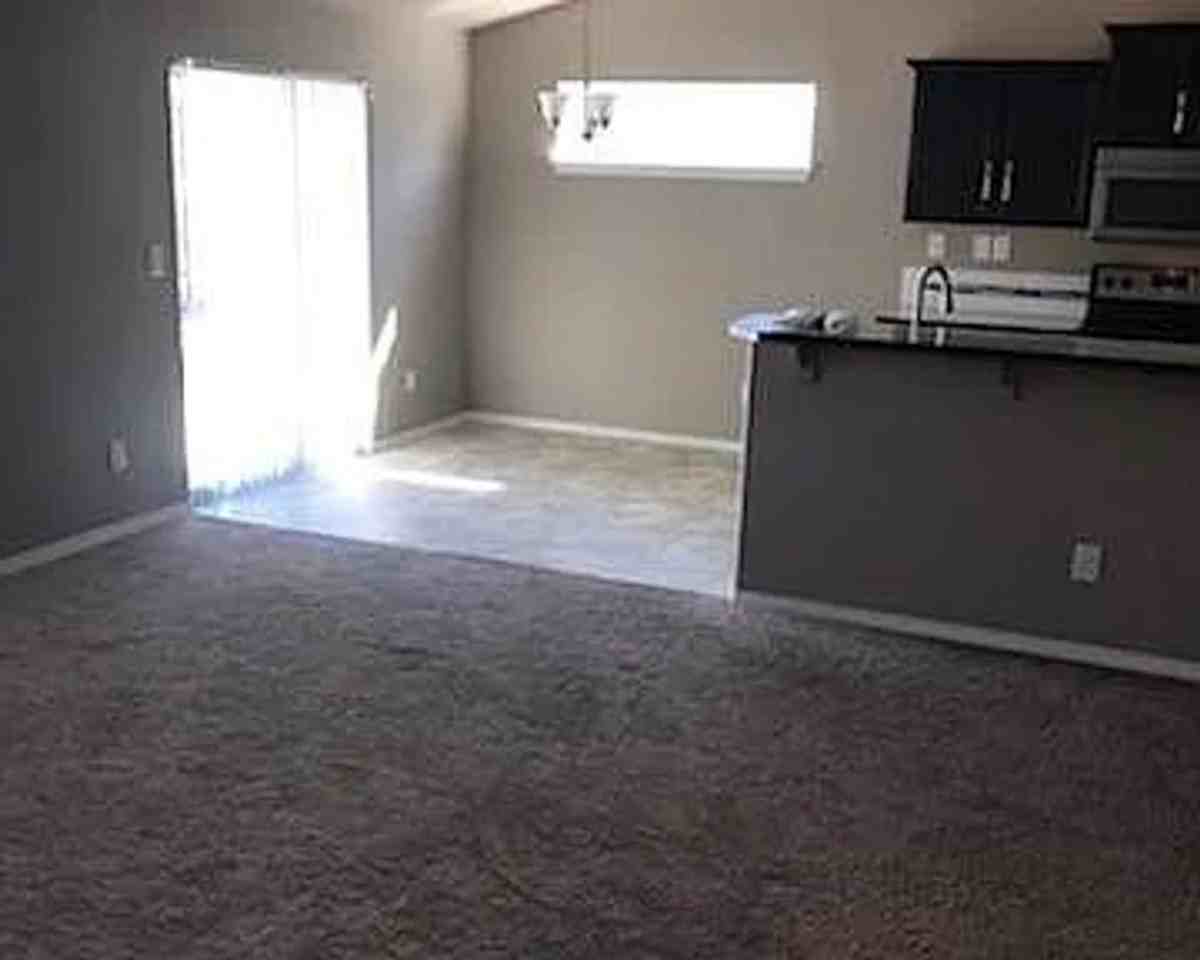 629 S Lakeland Dr - Photo 3 of 7